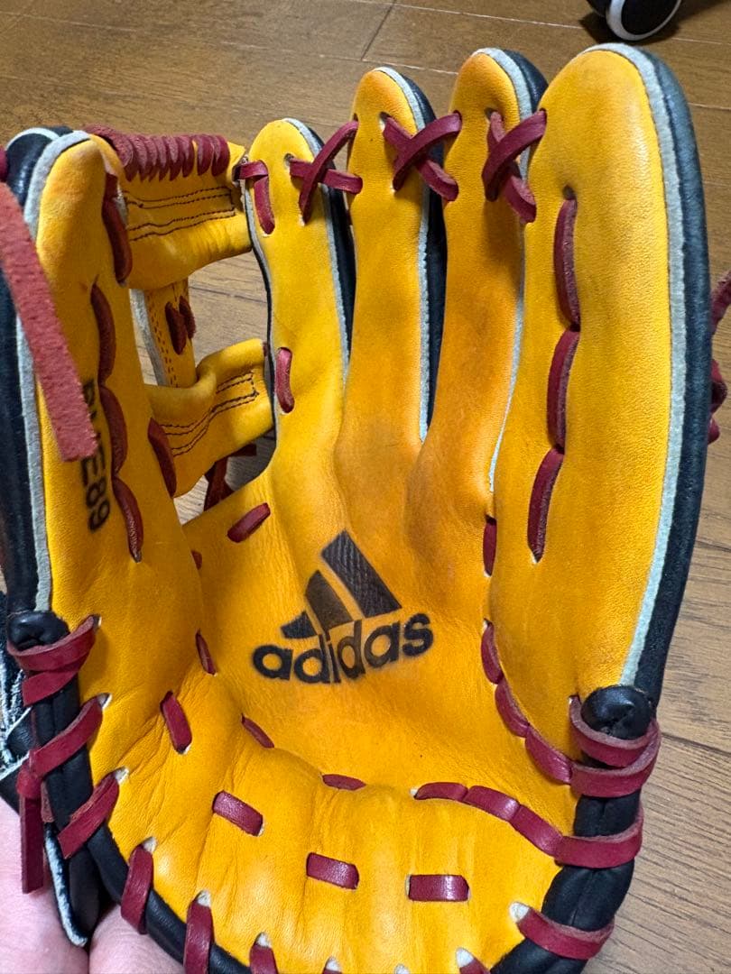 adidas 軟式グローブ 黒/黄