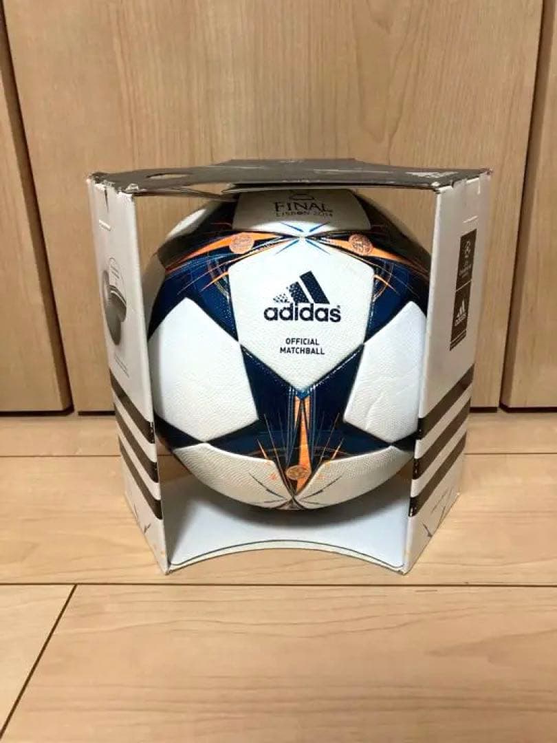 LISBON 2014 フィナーレ　ボール　公式球　アディダス  フリースタイル