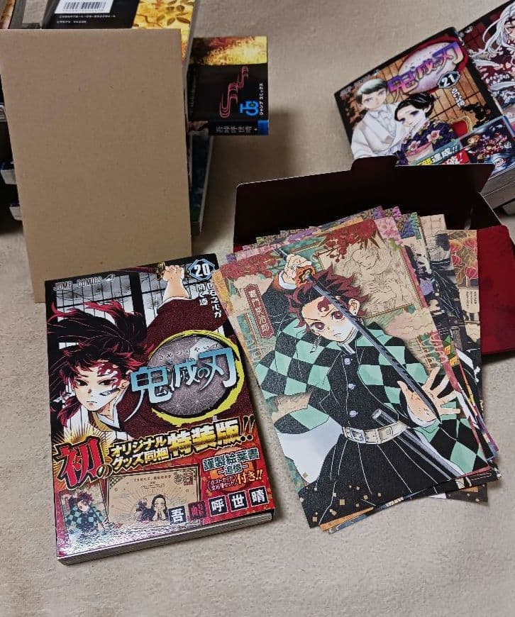 鬼滅の刃 　全巻　　　22巻 缶バッジセット・小冊子付き同梱版