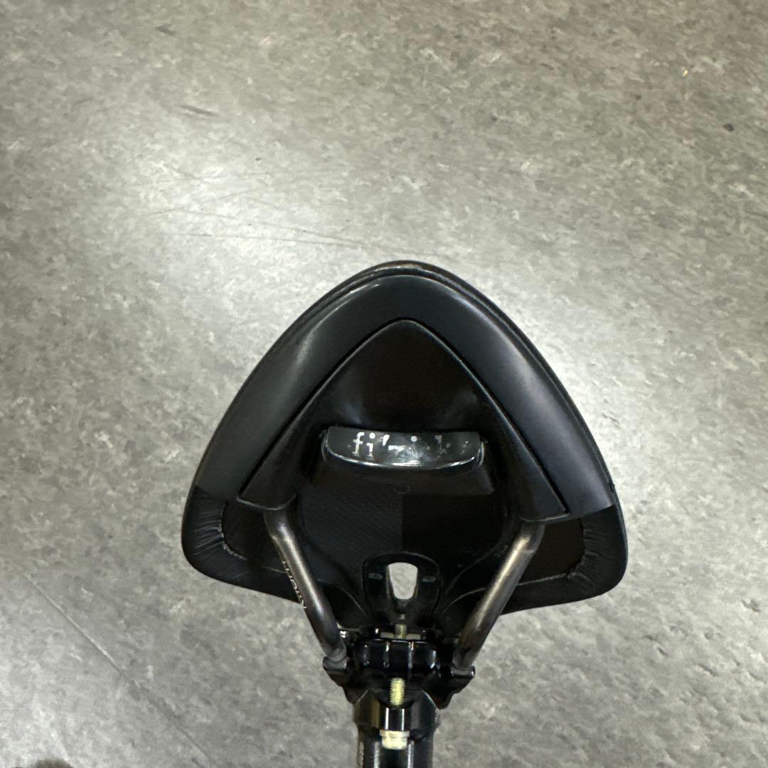 THOMSON Elite シートポストとfizik arione:R3サドル