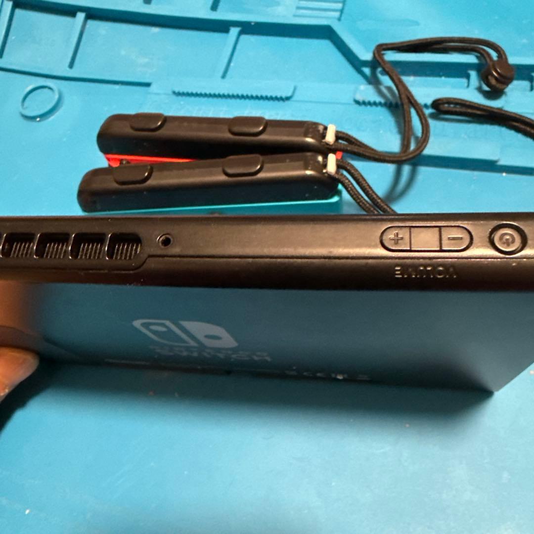 Nintendo Switch 本体 ネオンレッドネオンブルーストラップ充電付