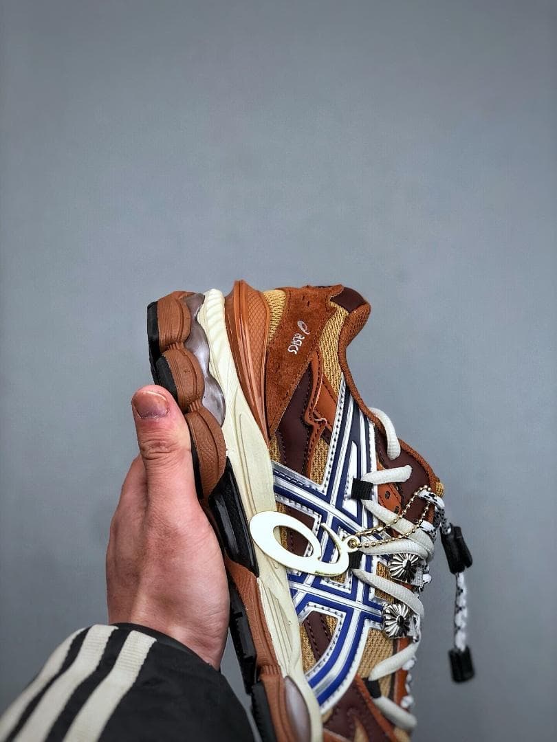 TOGA x ASICS Gel-Cumulus 16 TGスニーカー ブラウン