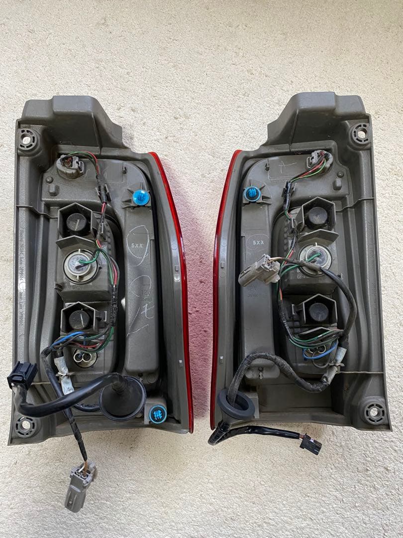 ダイハツ タントLA600S 純正テールランプ 左右(後期)