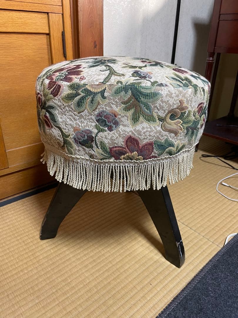 花柄刺繍付き円形ピアノスツール