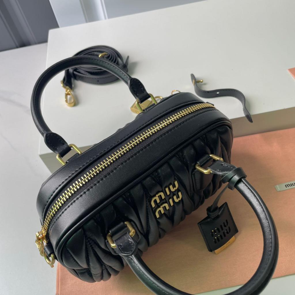 miu miu 黒 レザー 2ウェィショルダーバッグ