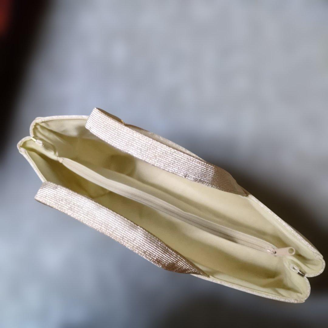 和装用バッグ 淡いクリーム 金色模様