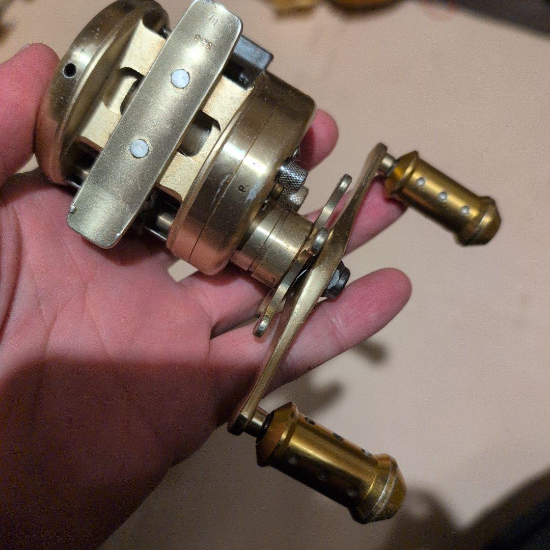 Shimano CALCUTTA 50XT ゴールド ベイトリール