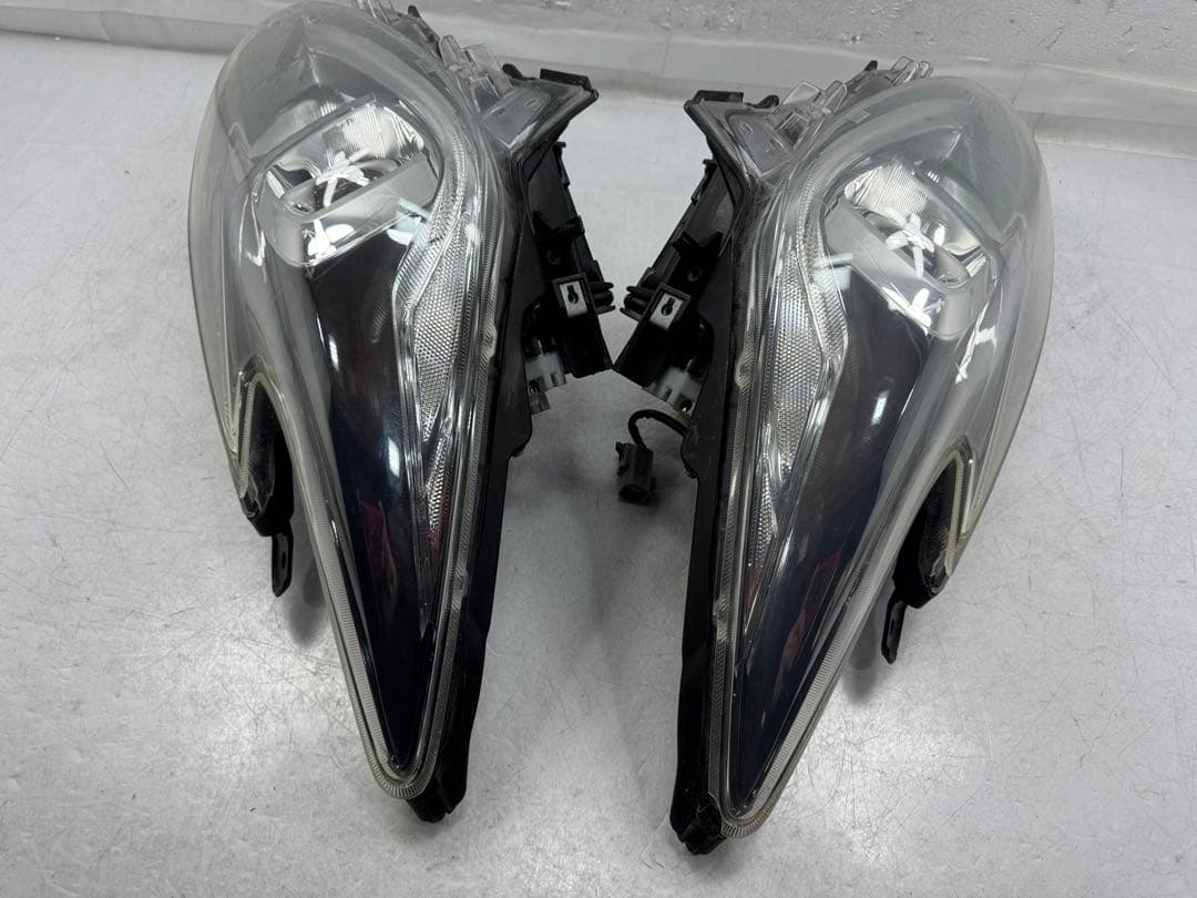 プリウスZVW30後期ヘッドライト左右セットキセノHIDレベ付コイト47-52