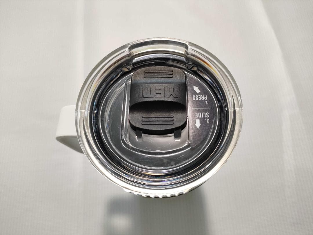 YETI ランブラー 20oz トラベルマグ 白 保温保冷 蓋付き