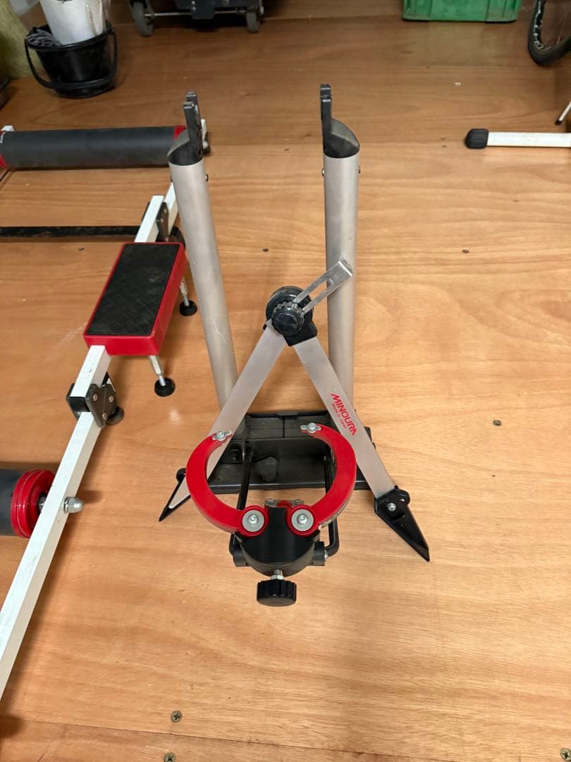 自転車3本ローラーと振れ取り機