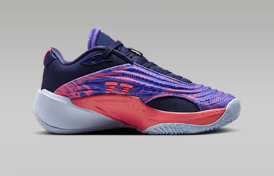 ひ*ん様 NIKE　ルカ 3 ジュニア バスケットボールシューズ２２,５cm