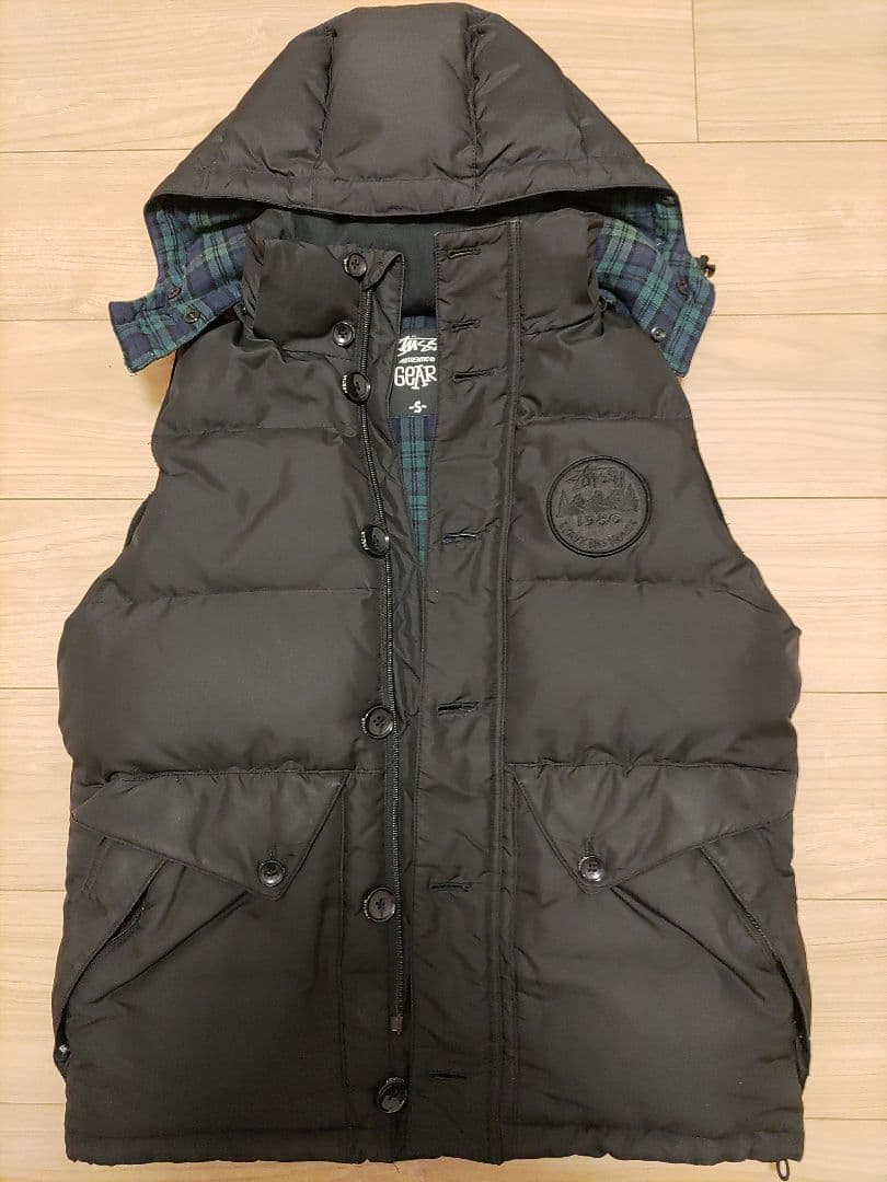 【美品】 STUSSY ダウンベスト フード付