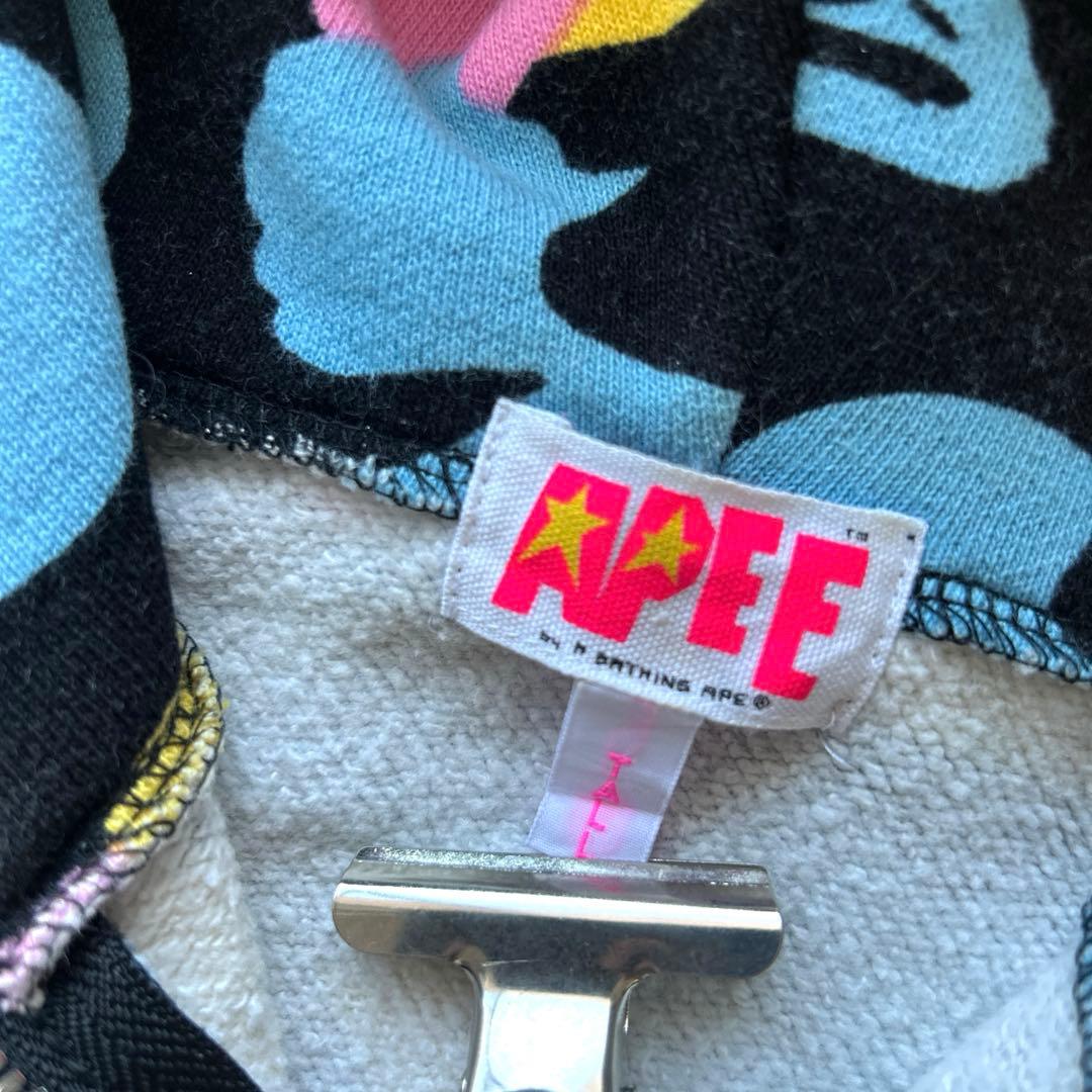 A BATHING APE 　APEE パーカー　総柄