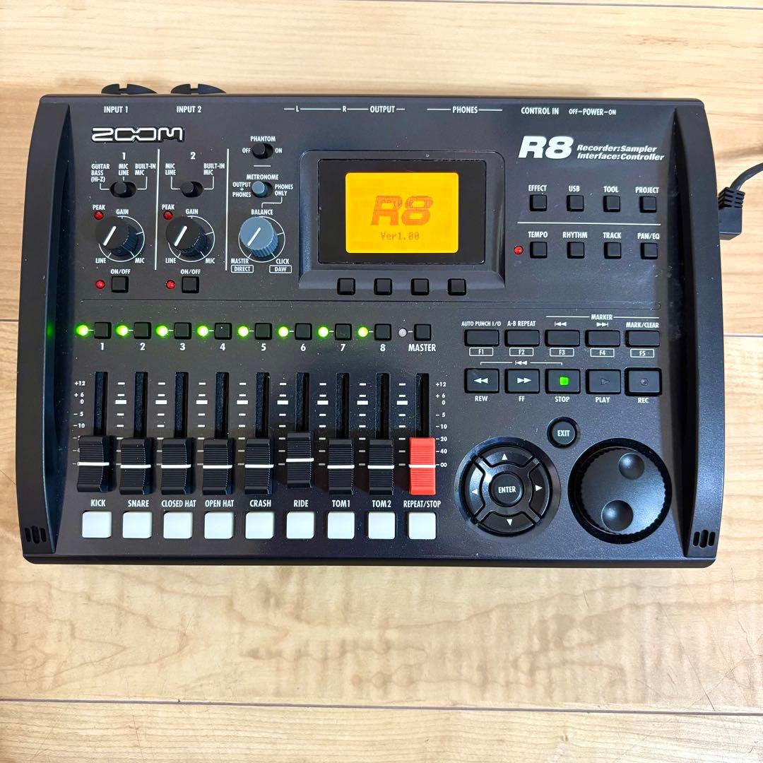 ZOOM R8 マルチトラックレコーダー　ズーム