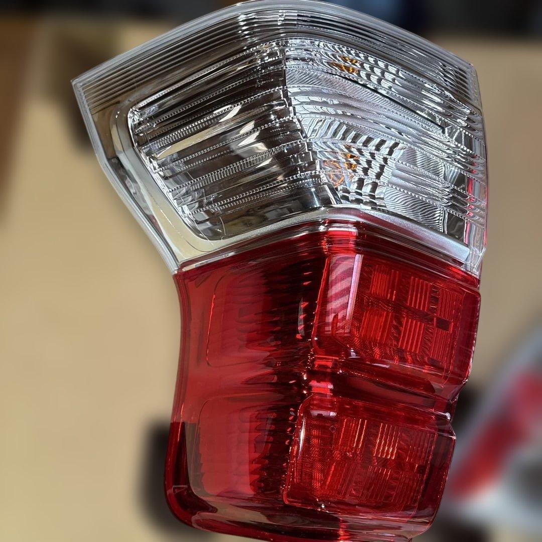 プラド　ＴＲＪ１５０Ｗ　 未使用 純正テールライト（ランプ）2個セット